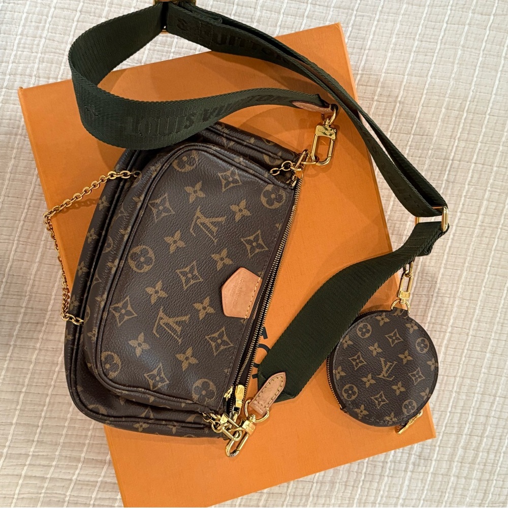 MOVING SALE🔥Louis Vuitton Multi Pochette Crossbody Bag Green Strap box & receipt